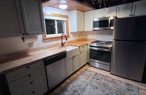 Conway House | Cozy Chalet Home - Beach Access Large Deck - Ski Cranmore Shop & Dine