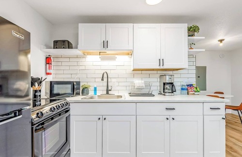 Ocean Shores Ski Chalet | Cozy Chalet in Ocean Shores located within steps from the beach