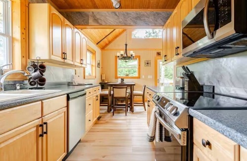 Williamsburg Cabin | Cozy Chalet in the Heart of Northern Michigan