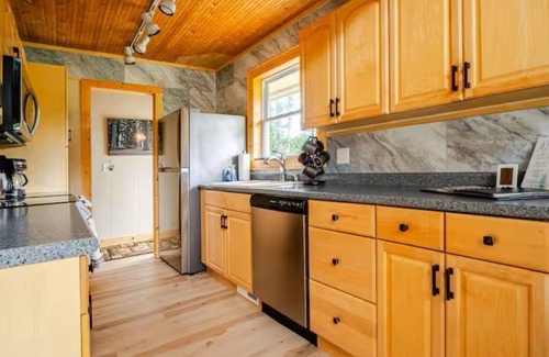 Williamsburg Cabin | Cozy Chalet in the Heart of Northern Michigan