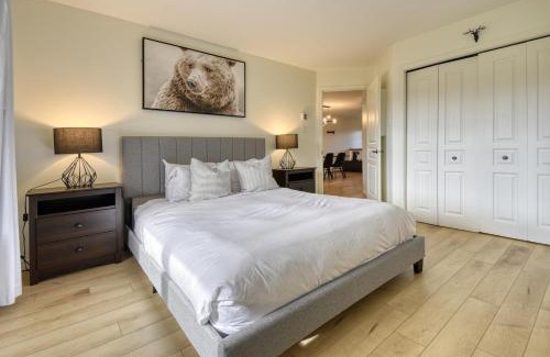 Mont-Tremblant Ski Chalet | Cozy Chalet on the 9th Hole La Bête Pool Golf