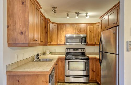 Mont-Tremblant Ski Chalet | Cozy Chalet on the 9th Hole La Bête Pool Golf
