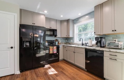 Bentonville Ski Chalet | Cozy Chalet-Sauna-EV Charger-Projector-Shenandoah National Park
