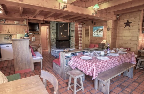 Meribel Centre Ski Chalet | Cozy Chalet · Ski-in/Ski-out · Fireplace · Free WIFI