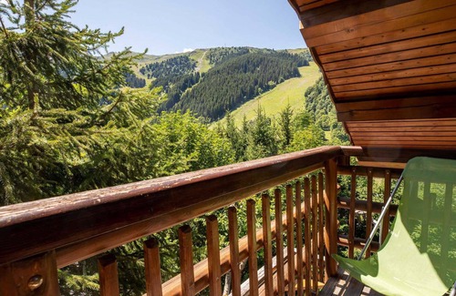 Meribel Centre Ski Chalet | Cozy Chalet · Ski-in/Ski-out · Fireplace · Free WIFI
