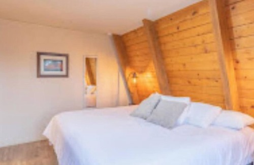 Oak Creek Ski Chalet | Cozy Chalet tucked up next to the national forest.