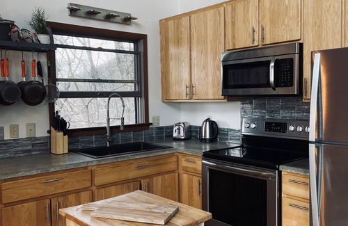 Roseland Ski Chalet | Cozy chalet on Wintergreen Mountain