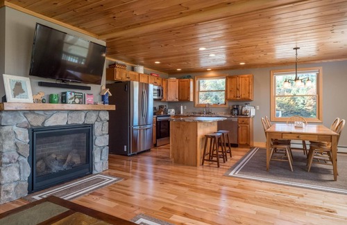 Bethel House | Cozy Chalet with Wonderful Views, Game Room