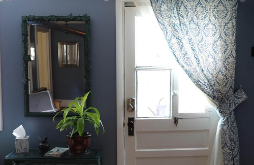 Historic Montford Apartment | Cozy Charming Apartment - Easy Walk to Downtown & UNCA through historic Montford