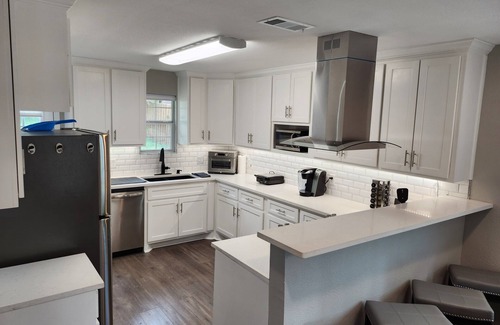 Oak Cliff House | Cozy, charming house. Just South of Bishop Arts and Winnetka Heights.