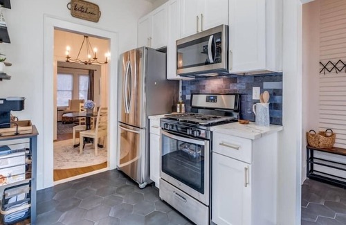 Alta Vista House | Cozy & Charming SA Getaway- close to Downtown!