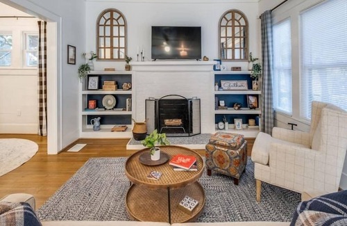 Alta Vista House | Cozy & Charming SA Getaway- close to Downtown!