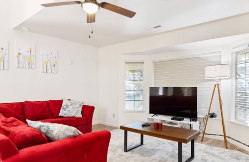Merced House | Cozy&Cheerful 4BR Home with Pool | Close to Yosemite