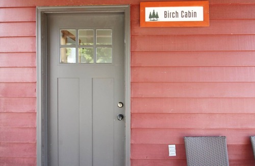 Whitefish Cabin | Cozy cheerful cabin in great location