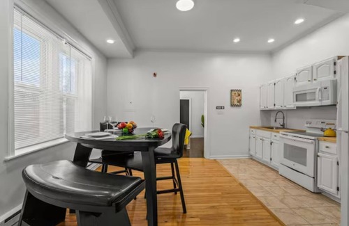 West Philadelphia Apartment | Cozy&Chic 2BR Apartment