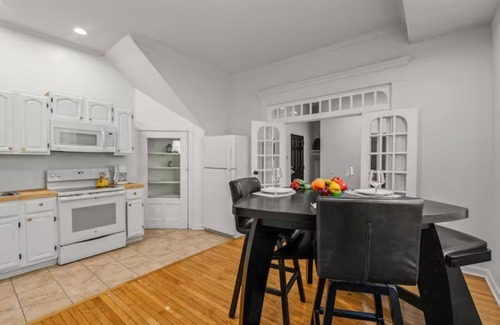 West Philadelphia Apartment | Cozy&Chic 2BR Apartment