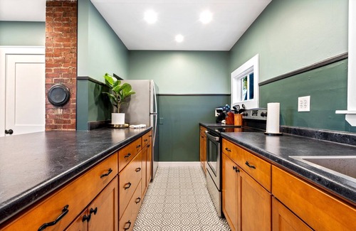 Deering Center Apartment | Cozy & Chic Apartment 2BR 1.5BA