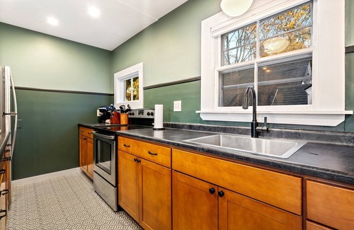 Deering Center Apartment | Cozy & Chic Apartment 2BR 1.5BA