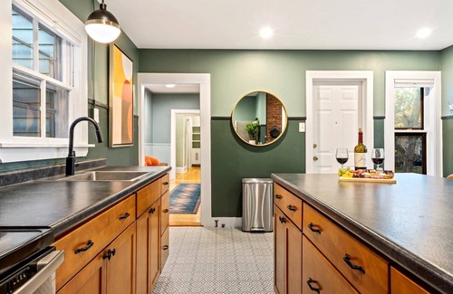 Deering Center Apartment | Cozy & Chic Apartment 2BR 1.5BA