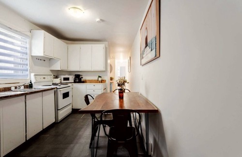 Mile End Apartment | Cozy-Chic Plateau Escape|Mont-Royal Fun