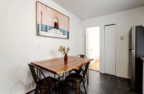 Mile End Apartment | Cozy-Chic Plateau Escape|Mont-Royal Fun