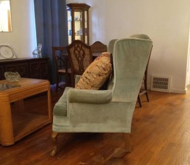 Detroit House | Cozy- Chic room in a very quiet area