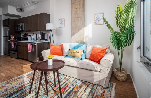Eisenhower East Apartment | Cozy Chic Suite FREE PKG Centrally Located W/ Pool