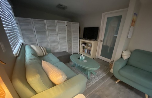 Upper Seabright House | Cozy & chill modern cottage close to shops & beach
