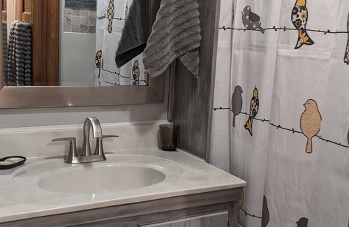 Roselawn Finance House | Cozy City Escape