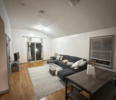 Communipaw Apartment | Cozy City Nest