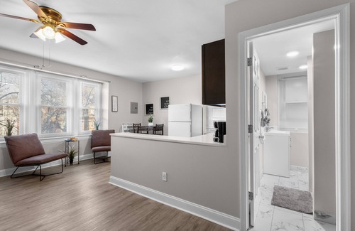 Spruce Hill Apartment | Cozy City View Apartment