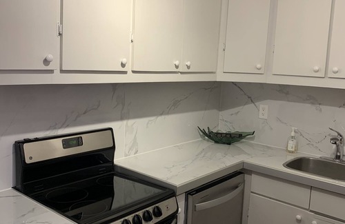 Parkdale Apartment | Cozy, Clean and Quiet.