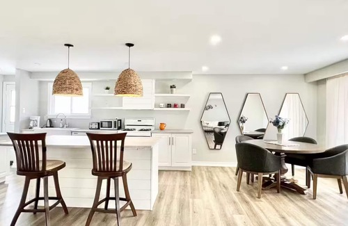 Oakville House | Cozy & clean, Eastlake Oakville 3 bed 2.5 bath