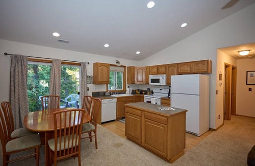 Coolin House | Cozy, clean home close to everything Priest Lake has to offer