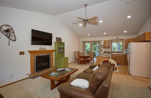 Coolin House | Cozy, clean home close to everything Priest Lake has to offer