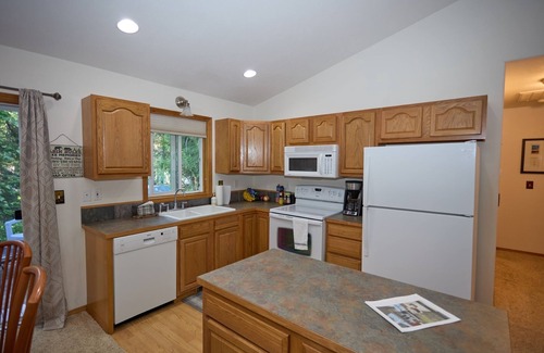 Coolin House | Cozy, clean home close to everything Priest Lake has to offer