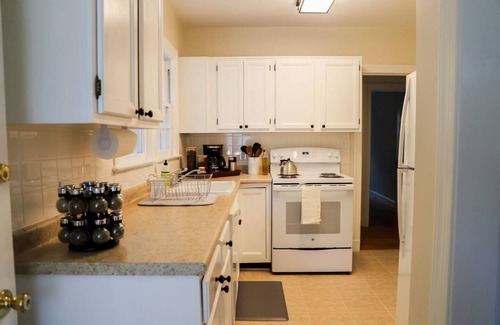 Winston - Salem Cottage | Cozy & Clean Home In Ardmore - The Yellow Cottage