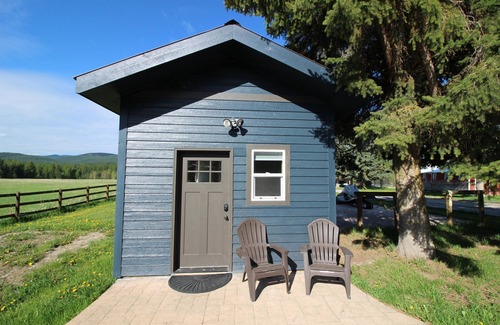 Whitefish Cabin | Cozy & Clean, One Room Cabin Retreat