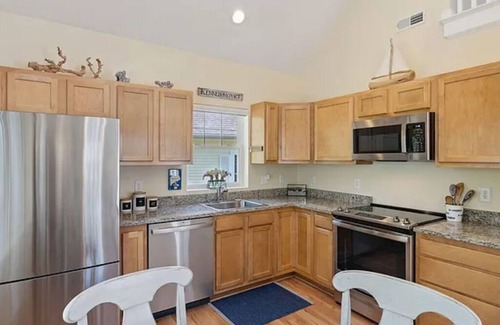 Kennebunkport Cottage | Cozy coastal 2-bedroom cottage, short walk to Goose Rocks Beach.