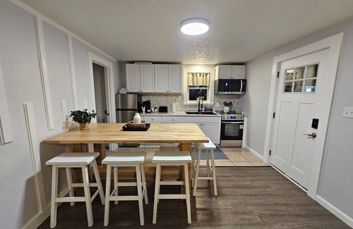 Southern Coast Condo | Cozy Coastal 2-bedroom condo with AC, WiFi in welcoming Saco