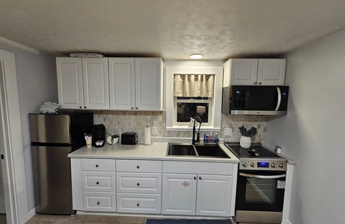 Southern Coast Condo | Cozy Coastal 2-bedroom condo with AC, WiFi in welcoming Saco