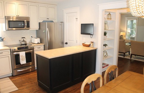 Surfman's Walk Cottage | Cozy & Coastal Cottage near East Beach *BHI Club available*