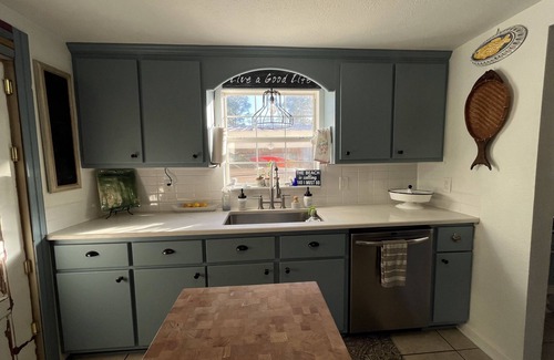 Apalachicola Cottage | Cozy Coastal Cottage< 3miles From Historic Dwtn Apalachicola, A Sweet Retreat!