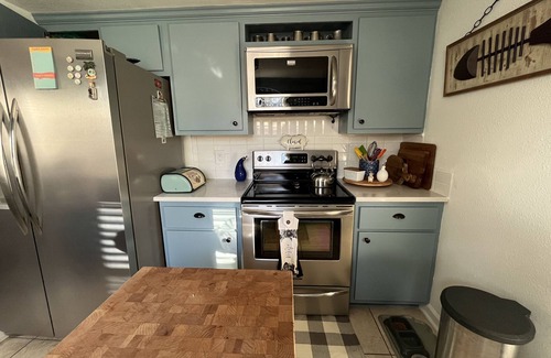 Apalachicola Cottage | Cozy Coastal Cottage< 3miles From Historic Dwtn Apalachicola, A Sweet Retreat!
