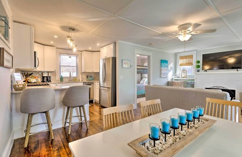 Narragansett Cottage | Cozy Coastal Cottage: 5 Mi to Narragansett Beach!