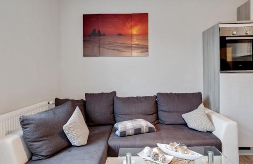 Gross Schwansee Apartment | Cozy Coastal Escape with Garden, cleaning included
