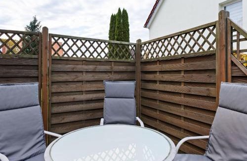 Gross Schwansee Apartment | Cozy Coastal Escape with Garden, cleaning included