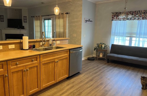 Hampstead House | Cozy Coastal Retreat - Dog friendly! 25% off 7-day rental for July.