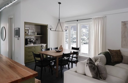 Collingwood House | Cozy Collingwood home w/hot tub, wood sauna, close to downtown and skiing!