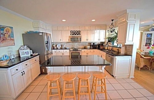 Ocean Isle Beach Cottage | Cozy, Colorful, Coastal Cottage - Oceanfront 5 bedroom home